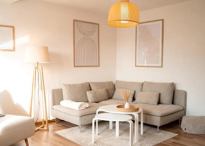 C4S Come4Stay Altoetting - 3-Zi Whg I Zentrale Lage I Parkplatz I Balkon I Wifi I Smarttv I 1 Kingsize, 1 Queensize Bett I Office Arbeitsplatz I Wohnbereich Mit Couch Und Essbereich I Voll Ausgestattete Kueche I Nespresso