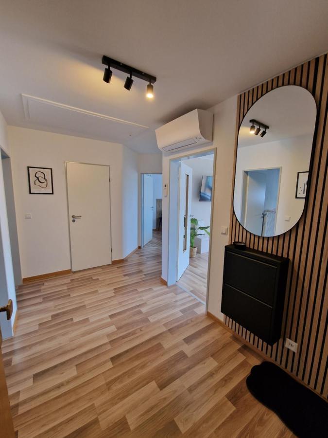C4s Come4stay - 3-zi Whg I Zentrale Lage I Parkplatz I Balkon I Wifi I Smarttv I 1 Kingsize, 1 Queensize Bett I Office Arbeitsplatz I Wohnbereich Mit Couch Und Essbereich I Voll Ausgestattete Kueche I Nespresso Апартаменты Альтёттинг