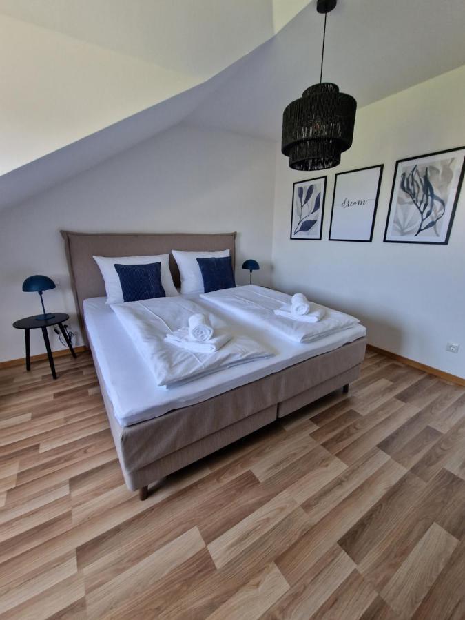 C4s Come4stay - 3-zi Whg I Zentrale Lage I Parkplatz I Balkon I Wifi I Smarttv I 1 Kingsize, 1 Queensize Bett I Office Arbeitsplatz I Wohnbereich Mit Couch Und Essbereich I Voll Ausgestattete Kueche I Nespresso Апартаменты *