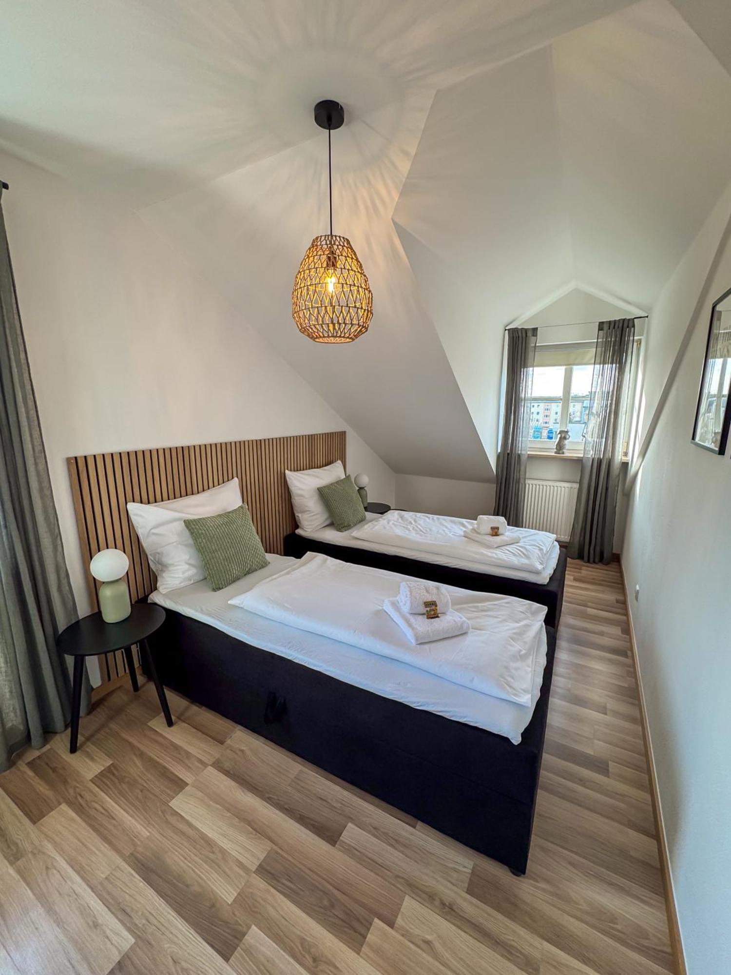 C4s Come4stay - 3-zi Whg I Zentrale Lage I Parkplatz I Balkon I Wifi I Smarttv I 1 Kingsize, 1 Queensize Bett I Office Arbeitsplatz I Wohnbereich Mit Couch Und Essbereich I Voll Ausgestattete Kueche I Nespresso * Альтёттинг