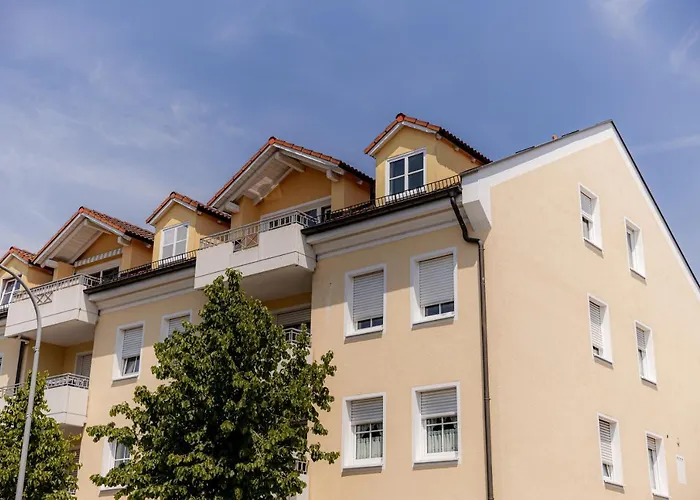 C4S Come4Stay Altoetting - 3-Zi Whg I Zentrale Lage I Parkplatz I Balkon I Wifi I Smarttv I 1 Kingsize, 1 Queensize Bett I Office Arbeitsplatz I Wohnbereich Mit Couch Und Essbereich I Voll Ausgestattete Kueche I Nespresso