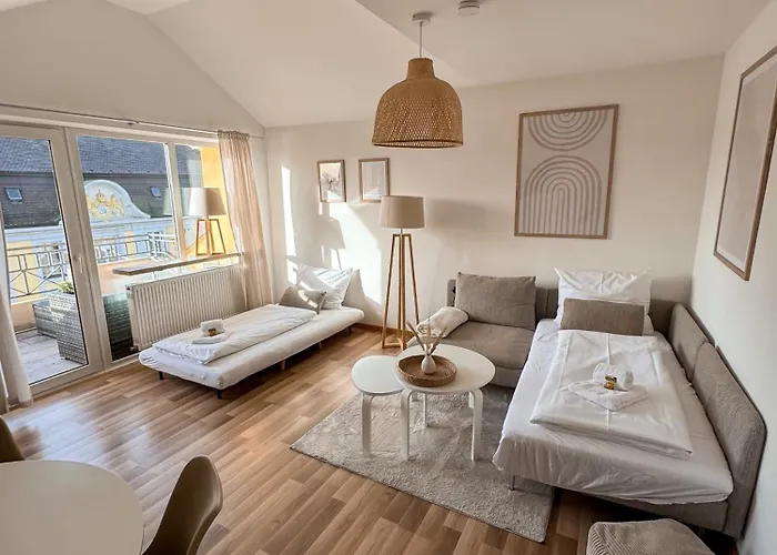 C4S Come4Stay Altoetting - 3-Zi Whg I Zentrale Lage I Parkplatz I Balkon I Wifi I Smarttv I 1 Kingsize, 1 Queensize Bett I Office Arbeitsplatz I Wohnbereich Mit Couch Und Essbereich I Voll Ausgestattete Kueche I Nespresso