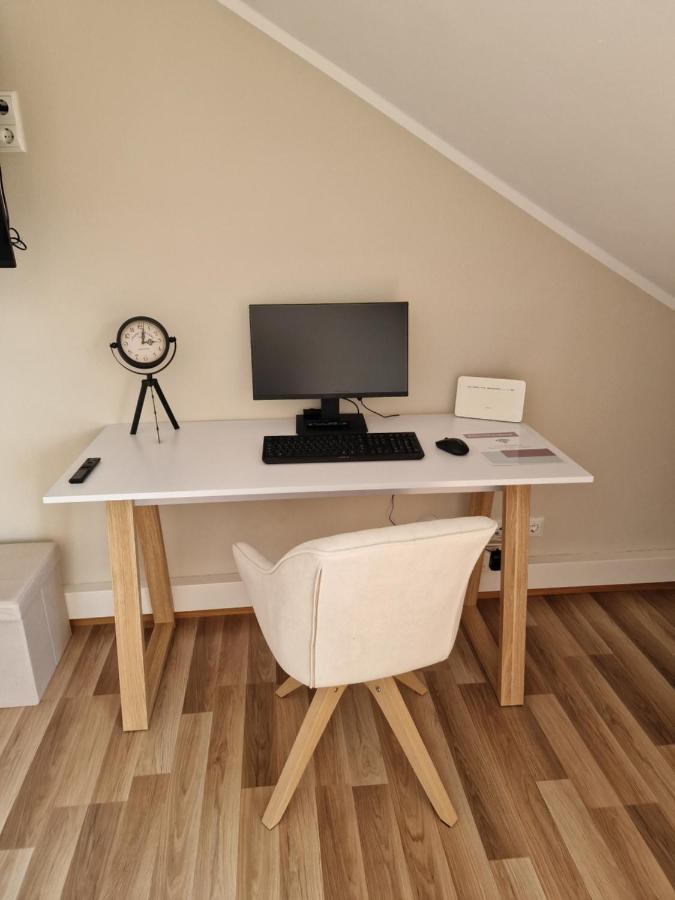 C4s Come4stay - 3-zi Whg I Zentrale Lage I Parkplatz I Balkon I Wifi I Smarttv I 1 Kingsize, 1 Queensize Bett I Office Arbeitsplatz I Wohnbereich Mit Couch Und Essbereich I Voll Ausgestattete Kueche I Nespresso Apartment *