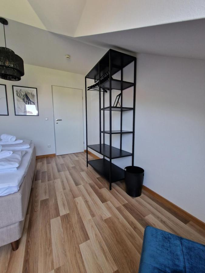 Apartment C4s Come4stay - 3-zi Whg I Zentrale Lage I Parkplatz I Balkon I Wifi I Smarttv I 1 Kingsize, 1 Queensize Bett I Office Arbeitsplatz I Wohnbereich Mit Couch Und Essbereich I Voll Ausgestattete Kueche I Nespresso Altötting