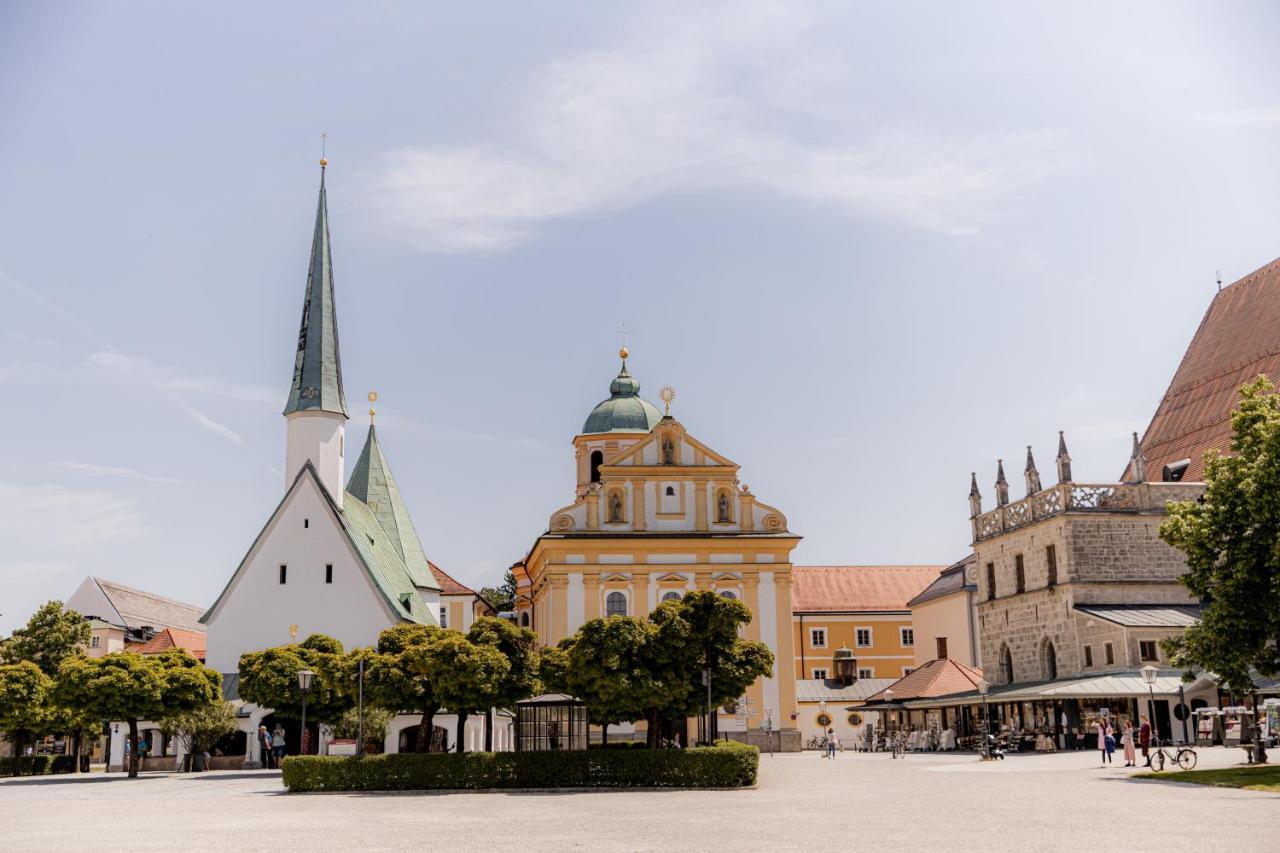 C4s Come4stay - 3-zi Whg I Zentrale Lage I Parkplatz I Balkon I Wifi I Smarttv I 1 Kingsize, 1 Queensize Bett I Office Arbeitsplatz I Wohnbereich Mit Couch Und Essbereich I Voll Ausgestattete Kueche I Nespresso Altötting