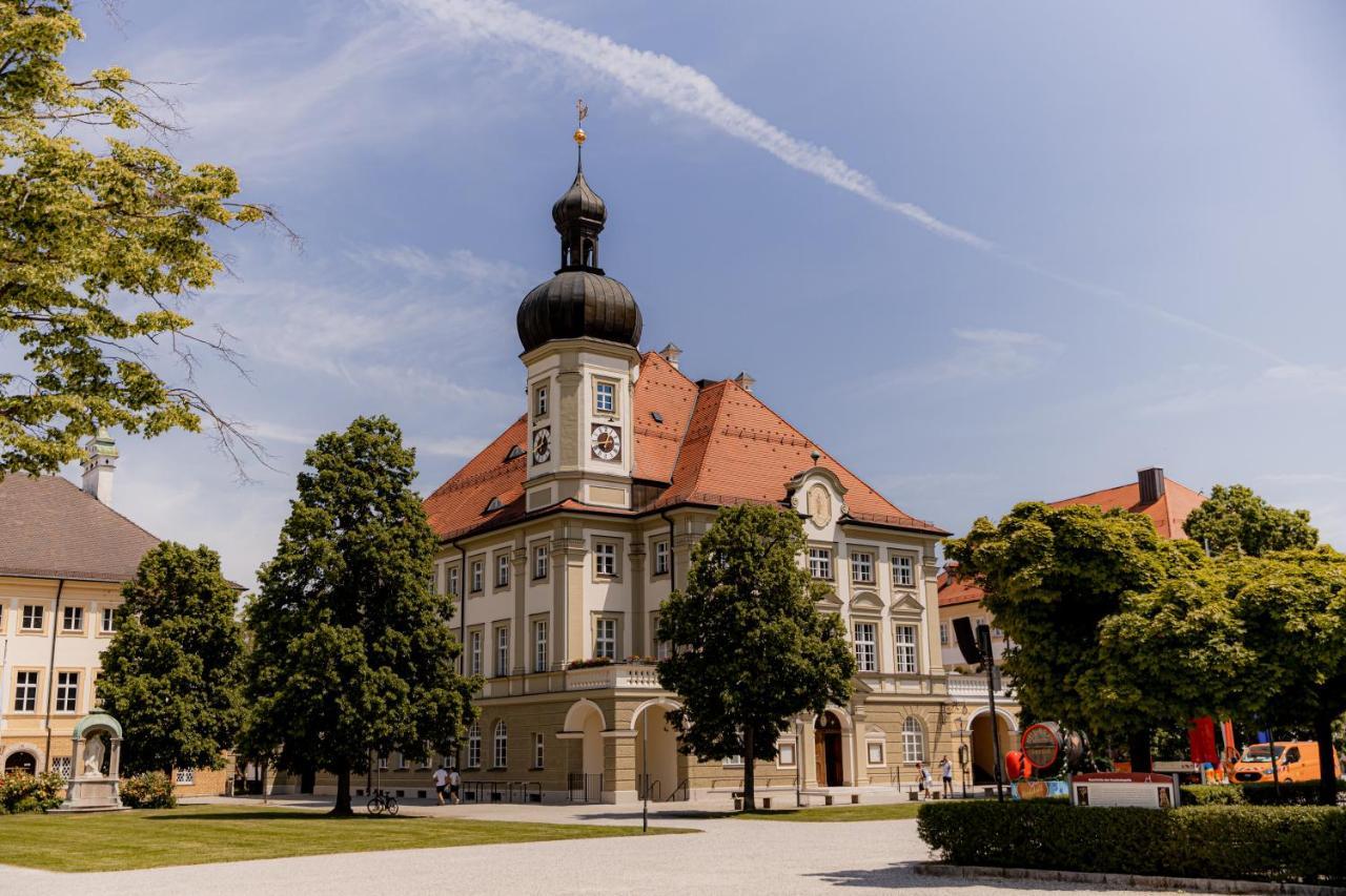 C4s Come4stay - 3-zi Whg I Zentrale Lage I Parkplatz I Balkon I Wifi I Smarttv I 1 Kingsize, 1 Queensize Bett I Office Arbeitsplatz I Wohnbereich Mit Couch Und Essbereich I Voll Ausgestattete Kueche I Nespresso Altötting
