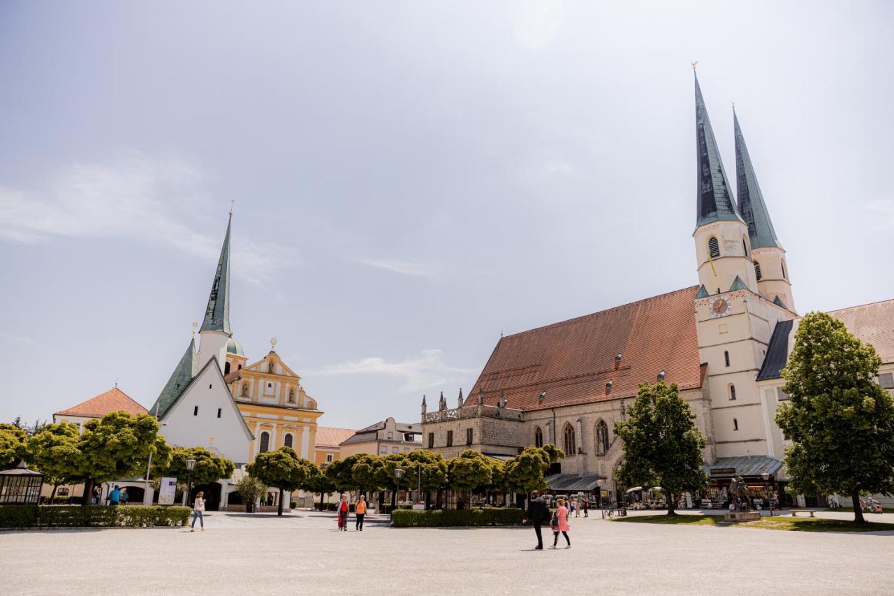 C4s Come4stay - 3-zi Whg I Zentrale Lage I Parkplatz I Balkon I Wifi I Smarttv I 1 Kingsize, 1 Queensize Bett I Office Arbeitsplatz I Wohnbereich Mit Couch Und Essbereich I Voll Ausgestattete Kueche I Nespresso Altötting
