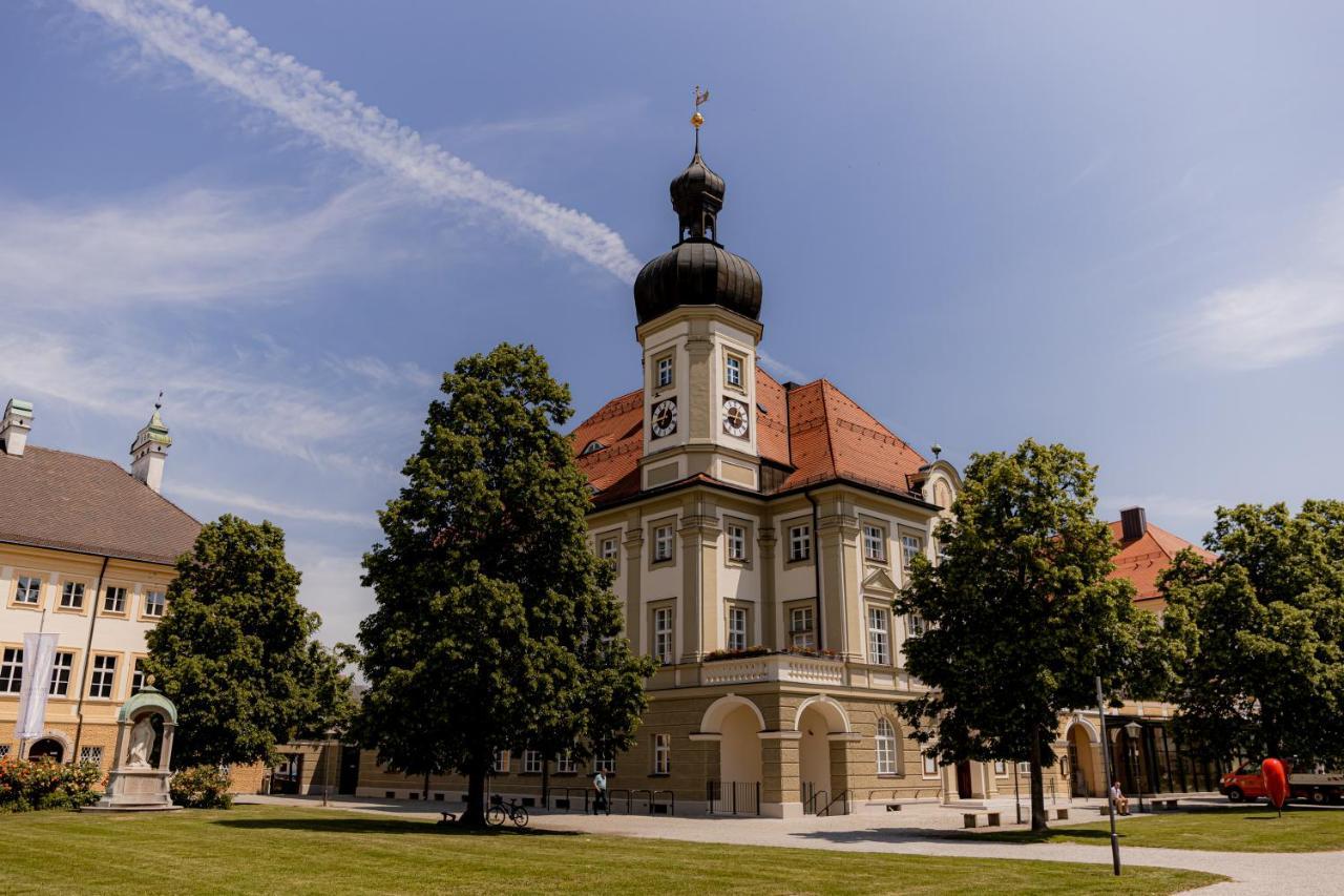 C4s Come4stay - 3-zi Whg I Zentrale Lage I Parkplatz I Balkon I Wifi I Smarttv I 1 Kingsize, 1 Queensize Bett I Office Arbeitsplatz I Wohnbereich Mit Couch Und Essbereich I Voll Ausgestattete Kueche I Nespresso Altötting