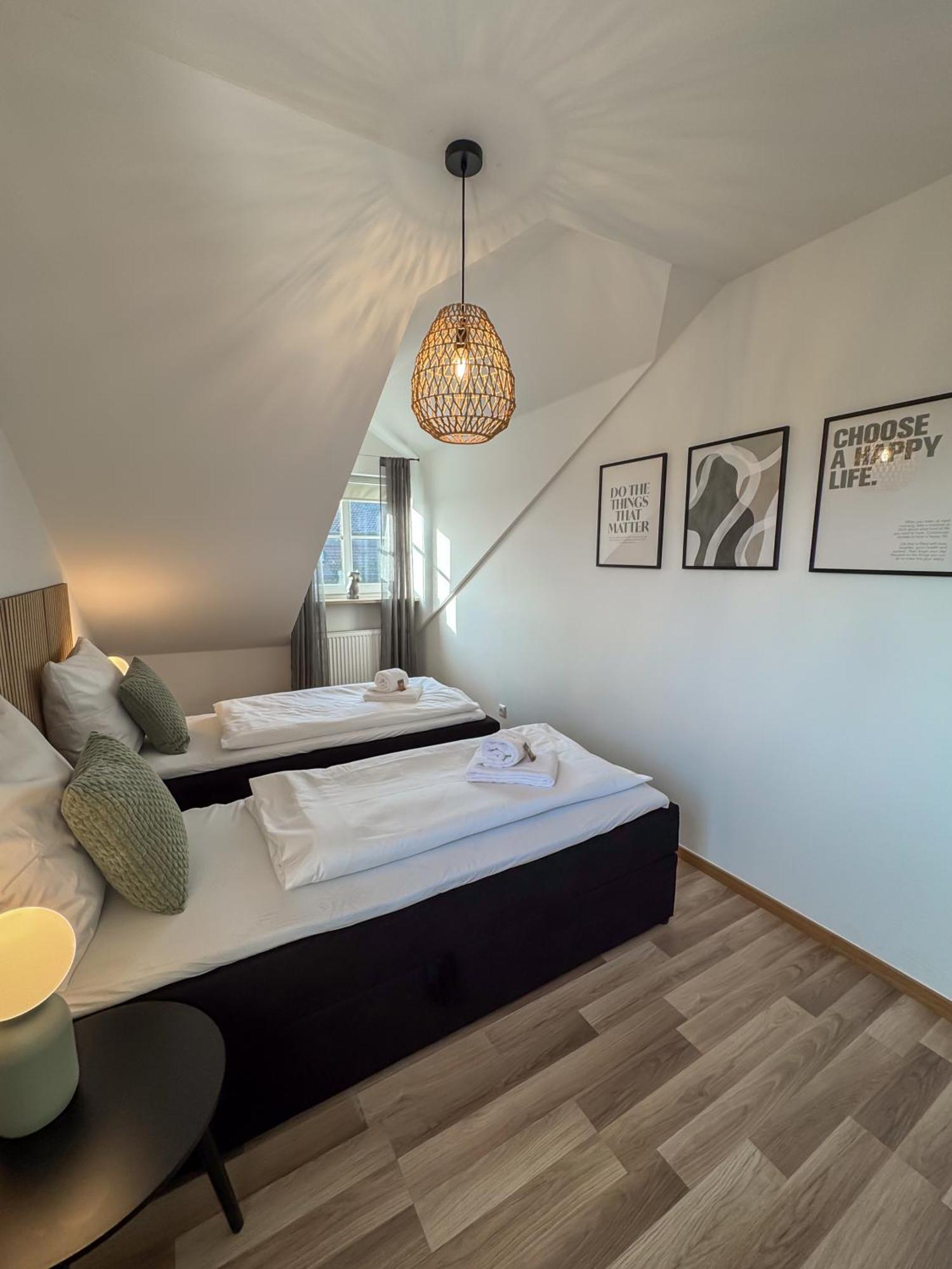 C4s Come4stay - 3-zi Whg I Zentrale Lage I Parkplatz I Balkon I Wifi I Smarttv I 1 Kingsize, 1 Queensize Bett I Office Arbeitsplatz I Wohnbereich Mit Couch Und Essbereich I Voll Ausgestattete Kueche I Nespresso Altötting