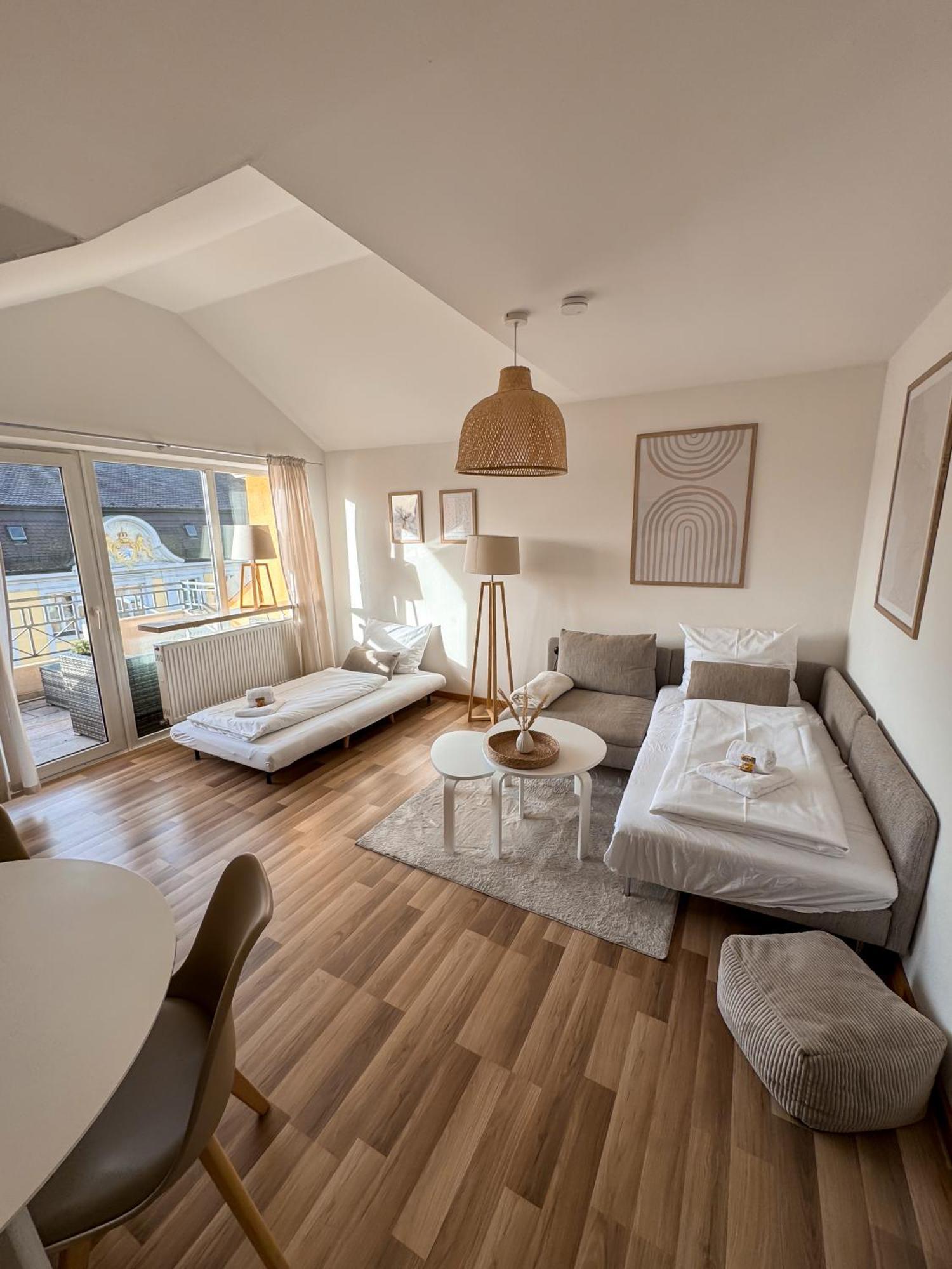 Apartment C4s Come4stay - 3-zi Whg I Zentrale Lage I Parkplatz I Balkon I Wifi I Smarttv I 1 Kingsize, 1 Queensize Bett I Office Arbeitsplatz I Wohnbereich Mit Couch Und Essbereich I Voll Ausgestattete Kueche I Nespresso *