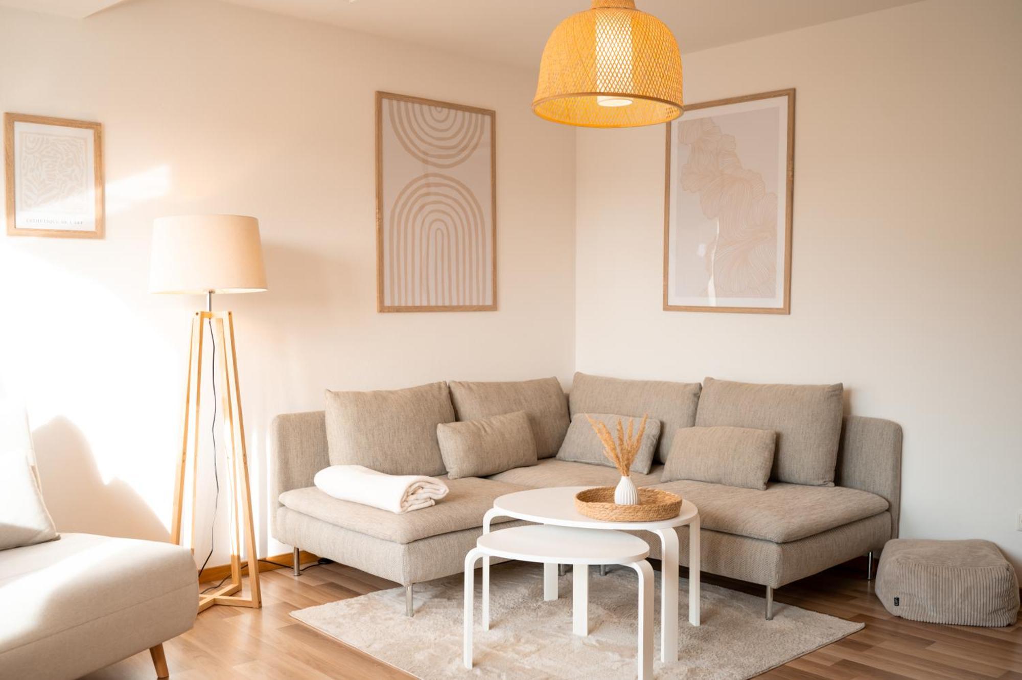 C4s Come4stay - 3-zi Whg I Zentrale Lage I Parkplatz I Balkon I Wifi I Smarttv I 1 Kingsize, 1 Queensize Bett I Office Arbeitsplatz I Wohnbereich Mit Couch Und Essbereich I Voll Ausgestattete Kueche I Nespresso Altötting