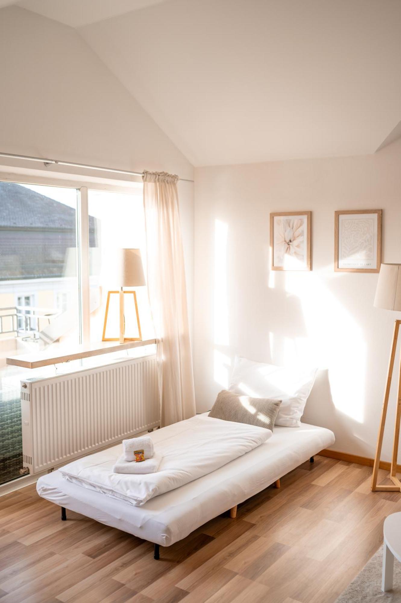 C4s Come4stay - 3-zi Whg I Zentrale Lage I Parkplatz I Balkon I Wifi I Smarttv I 1 Kingsize, 1 Queensize Bett I Office Arbeitsplatz I Wohnbereich Mit Couch Und Essbereich I Voll Ausgestattete Kueche I Nespresso