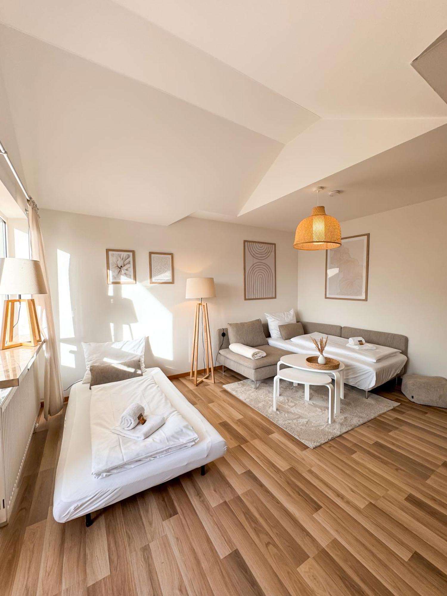 C4s Come4stay - 3-zi Whg I Zentrale Lage I Parkplatz I Balkon I Wifi I Smarttv I 1 Kingsize, 1 Queensize Bett I Office Arbeitsplatz I Wohnbereich Mit Couch Und Essbereich I Voll Ausgestattete Kueche I Nespresso Apartment *